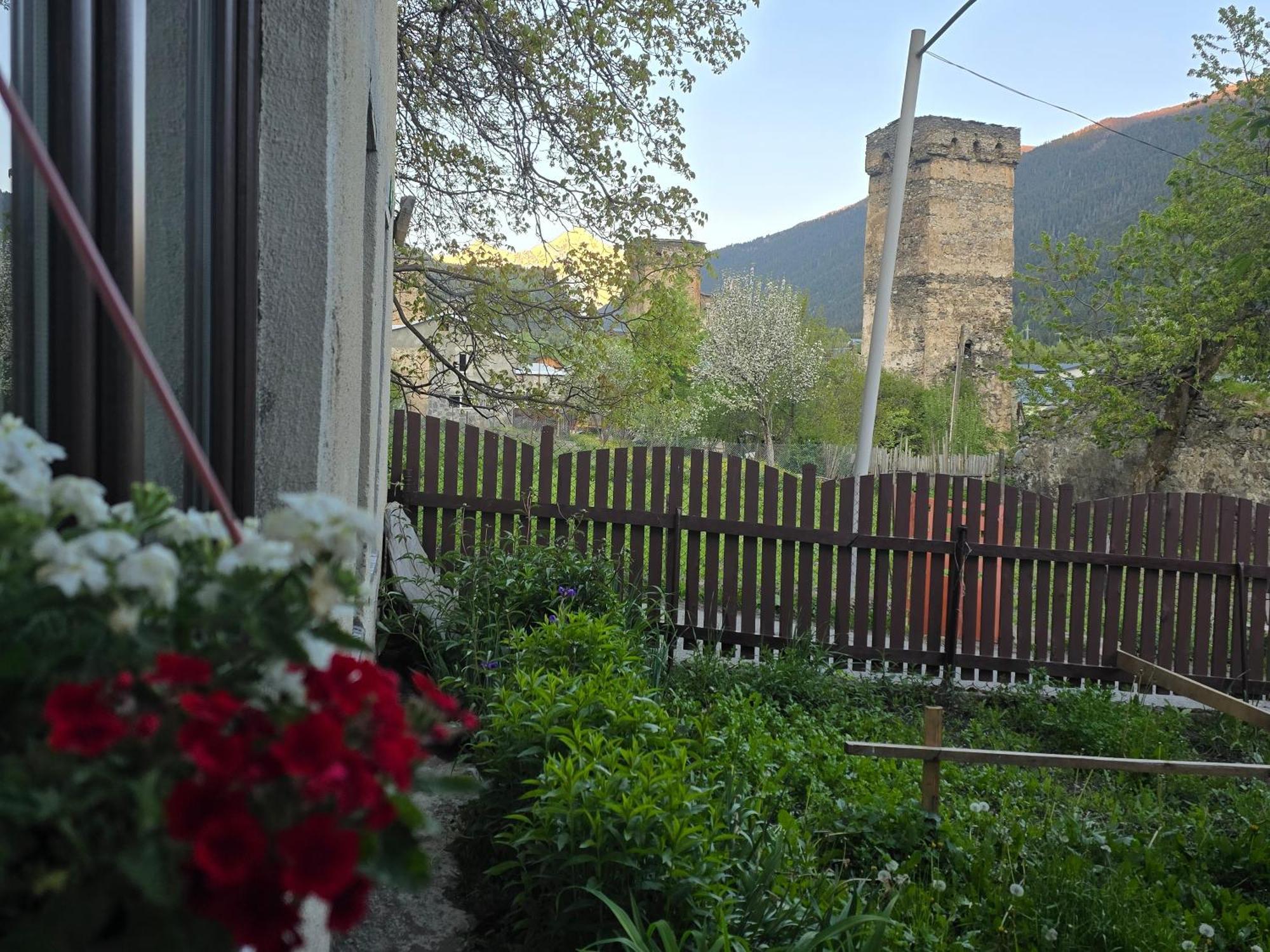 Ailama Guesthouse Mestia Exteriér fotografie